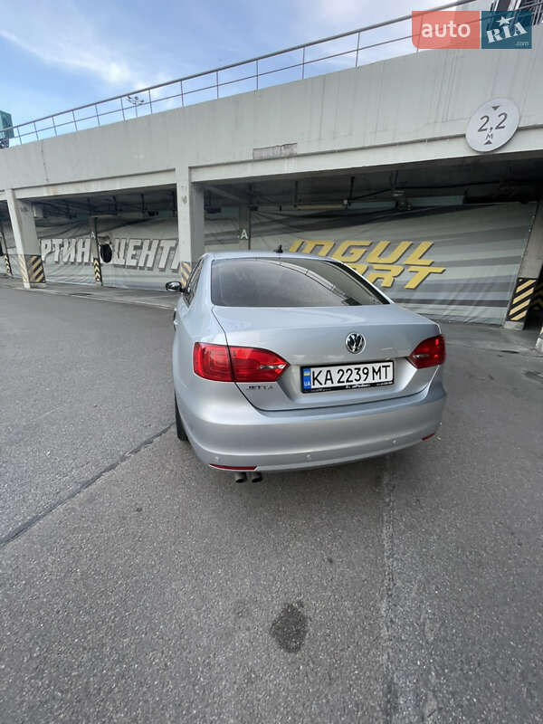 Седан Volkswagen Jetta 2013 в Киеве