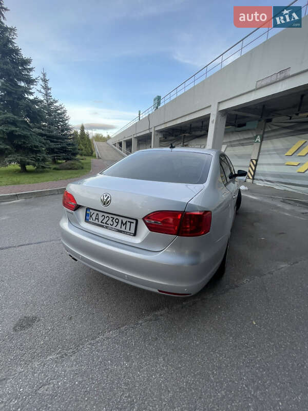 Седан Volkswagen Jetta 2013 в Киеве