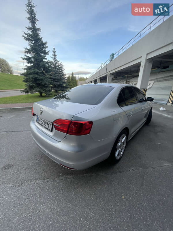 Седан Volkswagen Jetta 2013 в Киеве