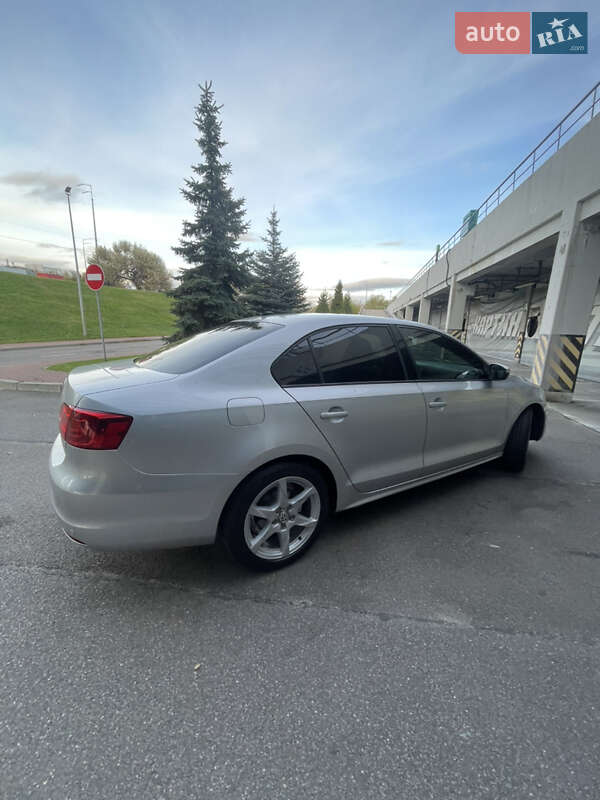 Седан Volkswagen Jetta 2013 в Киеве
