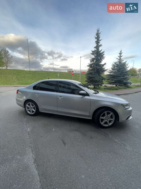 Седан Volkswagen Jetta 2013 в Киеве