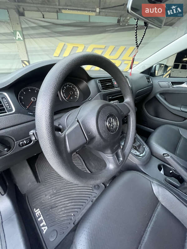 Седан Volkswagen Jetta 2013 в Киеве