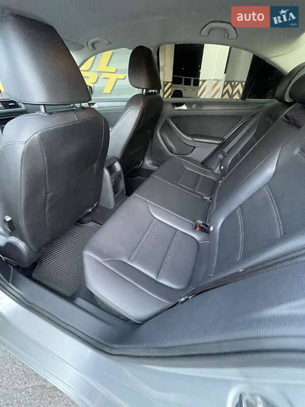 Седан Volkswagen Jetta 2013 в Киеве