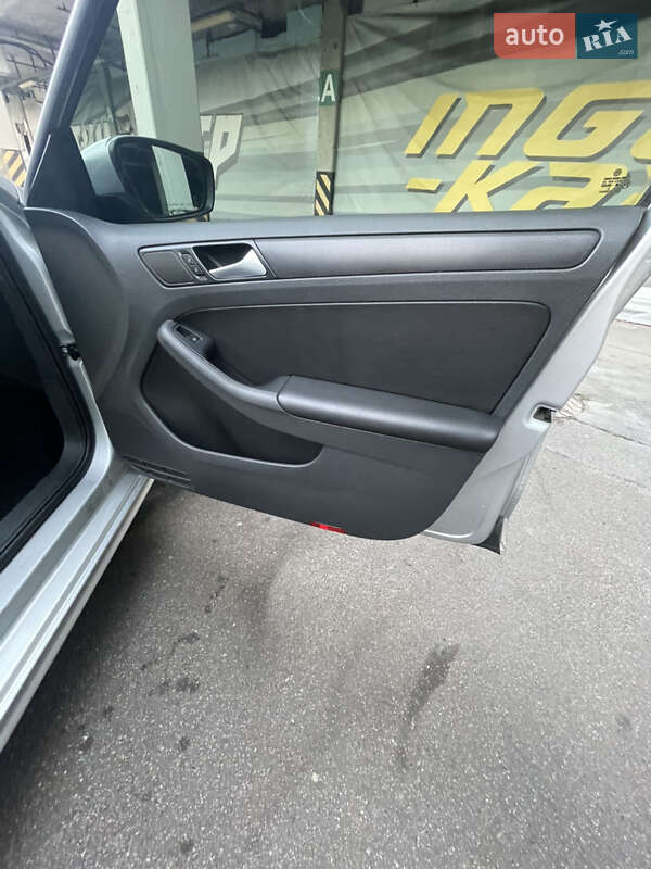 Седан Volkswagen Jetta 2013 в Киеве
