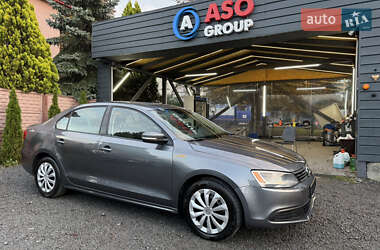 Седан Volkswagen Jetta 2014 в 