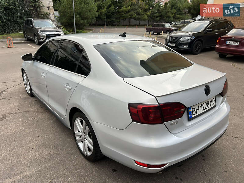 Седан Volkswagen Jetta 2012 в Одесі