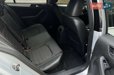 Седан Volkswagen Jetta 2012 в 