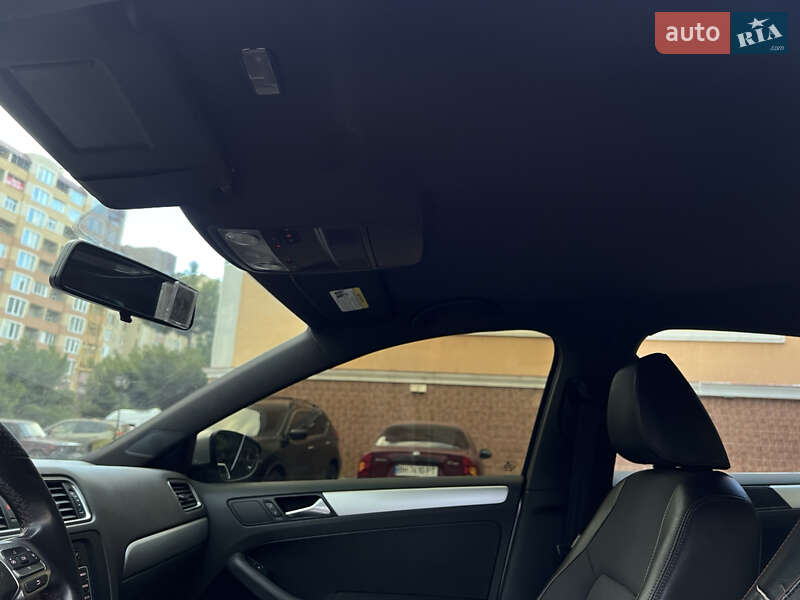 Седан Volkswagen Jetta 2012 в Одесі