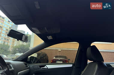 Седан Volkswagen Jetta 2012 в 