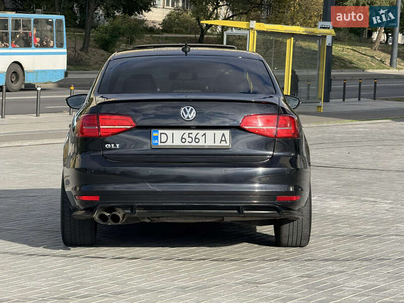 Седан Volkswagen Jetta 2016 в Днепре