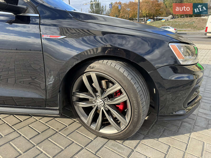 Седан Volkswagen Jetta 2016 в Днепре