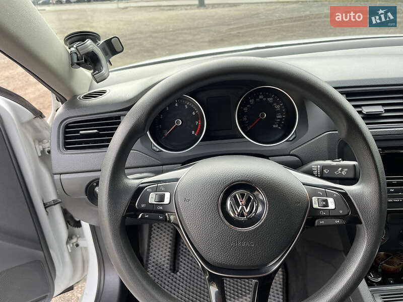 Седан Volkswagen Jetta 2014 в Києві фото 16 Седан Volkswagen Jetta 2014 в Києві