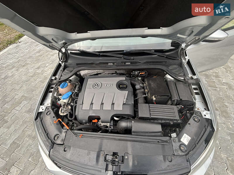 Седан Volkswagen Jetta 2011 в Кам'янці-Бузькій