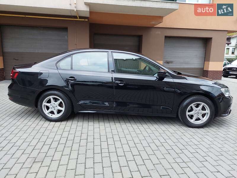 Седан Volkswagen Jetta 2016 в Львове