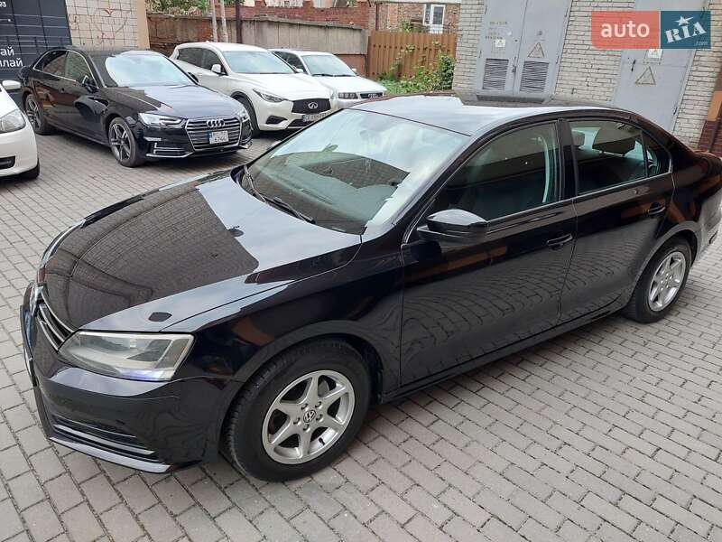 Седан Volkswagen Jetta 2016 в Львове