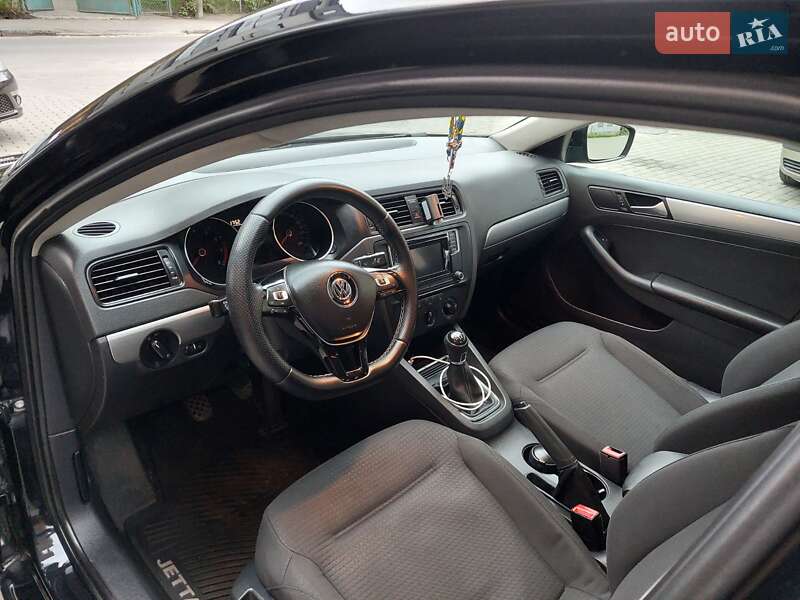 Седан Volkswagen Jetta 2016 в Львове