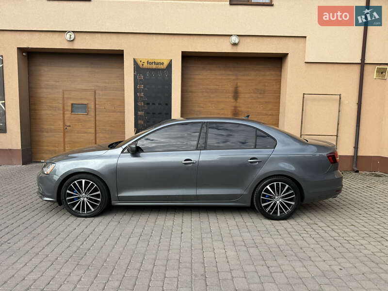 Седан Volkswagen Jetta 2016 в Ужгороде