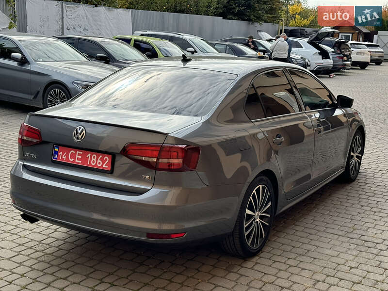 Седан Volkswagen Jetta 2016 в Ужгороде