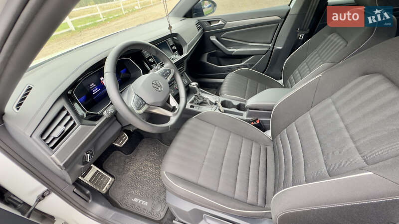 Седан Volkswagen Jetta 2024 в Черкасах