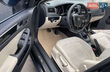 Седан Volkswagen Jetta 2016 в 