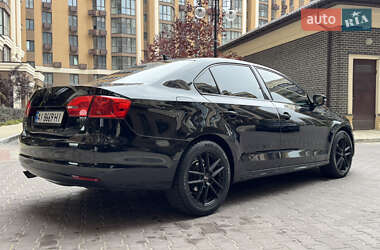 Седан Volkswagen Jetta 2013 в 