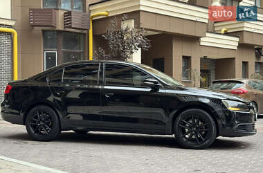 Седан Volkswagen Jetta 2013 в 