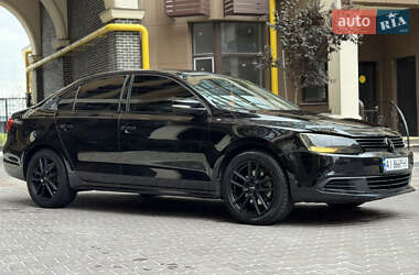 Седан Volkswagen Jetta 2013 в 