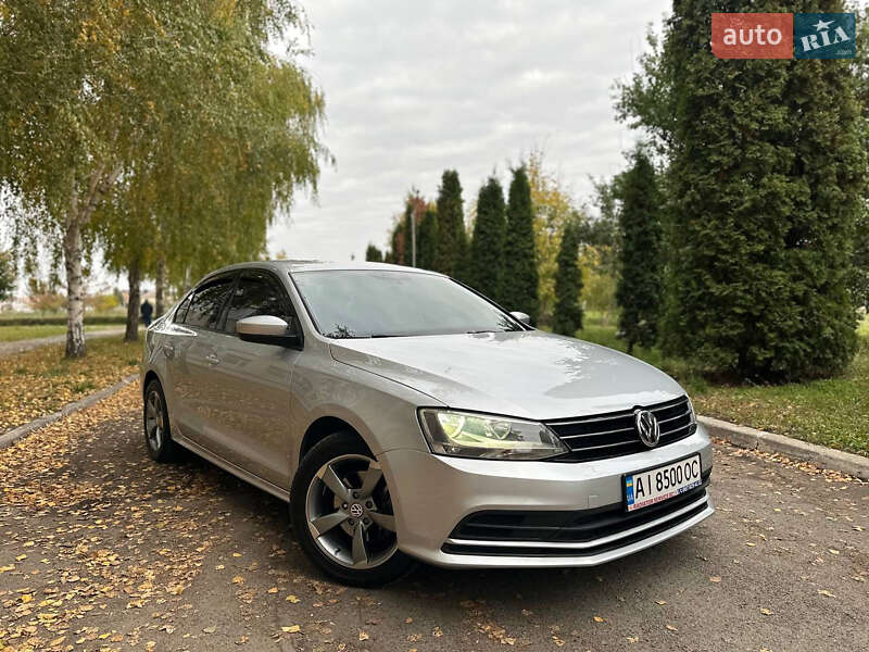 Седан Volkswagen Jetta 2015 в 