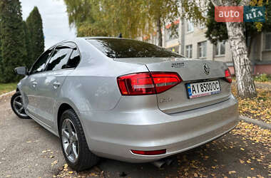 Седан Volkswagen Jetta 2015 в 