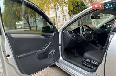 Седан Volkswagen Jetta 2015 в 
