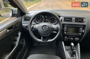Седан Volkswagen Jetta 2015 в 