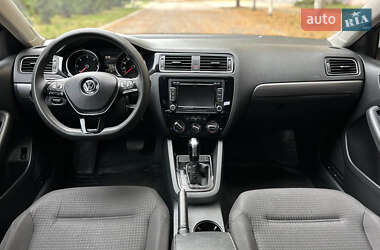 Седан Volkswagen Jetta 2015 в 