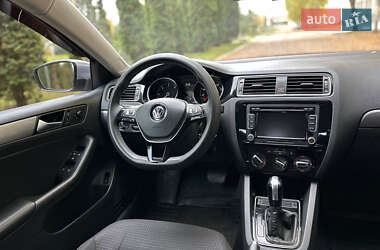 Седан Volkswagen Jetta 2015 в 