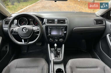 Седан Volkswagen Jetta 2015 в 