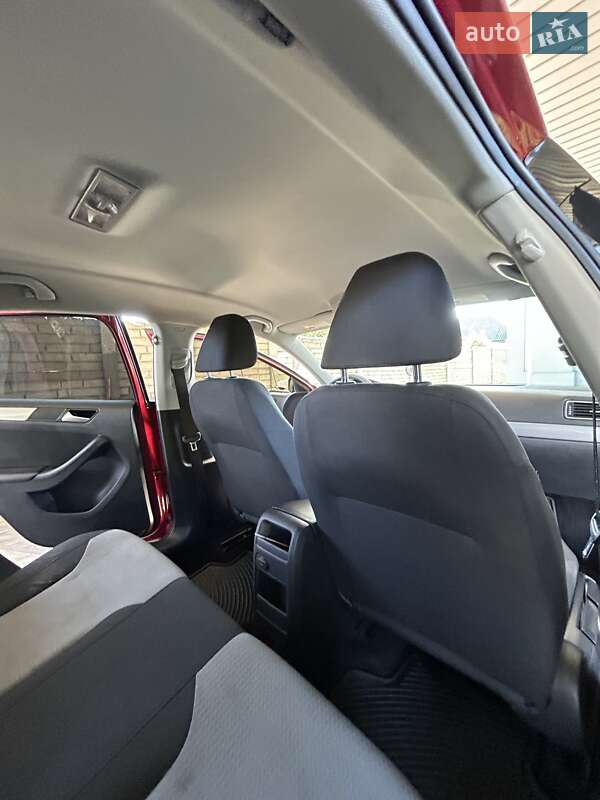 Седан Volkswagen Jetta 2017 в Днепре