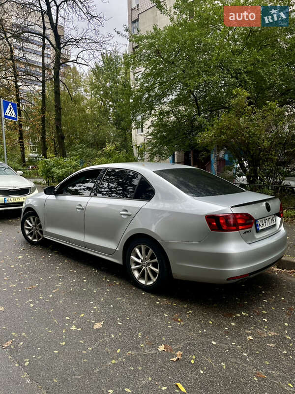 Седан Volkswagen Jetta 2010 в Киеве