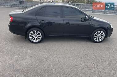 Седан Volkswagen Jetta 2008 в 