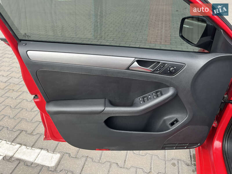 Седан Volkswagen Jetta 2016 в Киеве фото 9 Седан Volkswagen Jetta 2016 в Киеве