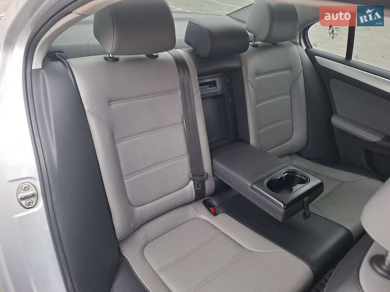 Седан Volkswagen Jetta 2012 в Черкассах фото 24 Седан Volkswagen Jetta 2012 в Черкассах