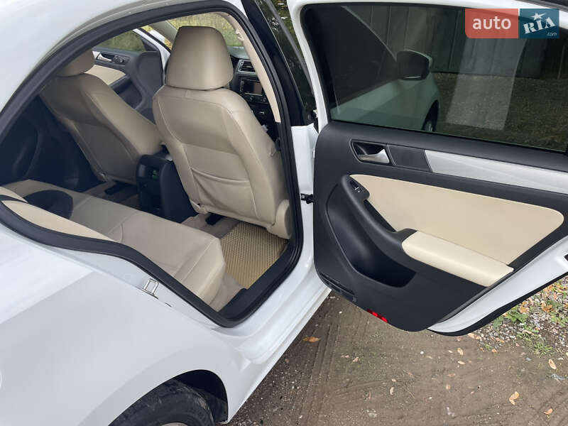 Седан Volkswagen Jetta 2015 в Кривом Роге фото 19 Седан Volkswagen Jetta 2015 в Кривом Роге