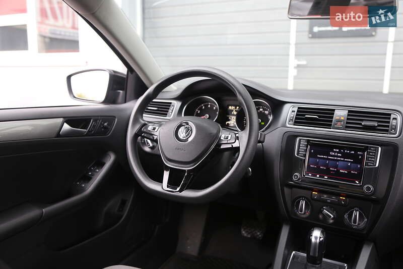 Седан Volkswagen Jetta 2017 в Киеве