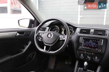 Седан Volkswagen Jetta 2017 в 