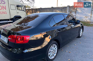 Седан Volkswagen Jetta 2011 в 