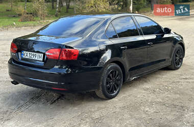 Седан Volkswagen Jetta 2013 в 