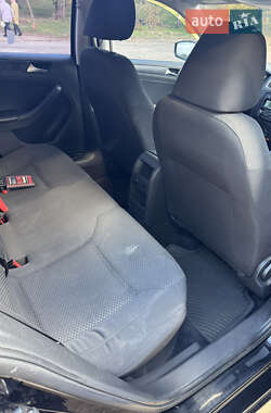 Седан Volkswagen Jetta 2013 в 