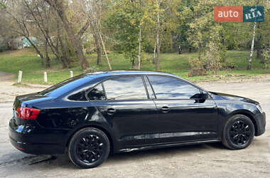 Седан Volkswagen Jetta 2013 в 