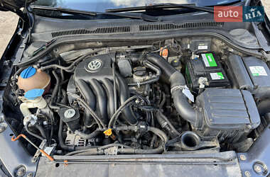 Седан Volkswagen Jetta 2013 в 