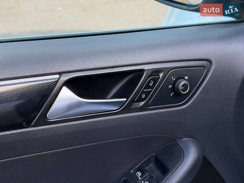 Седан Volkswagen Jetta 2015 в Кривом Роге
