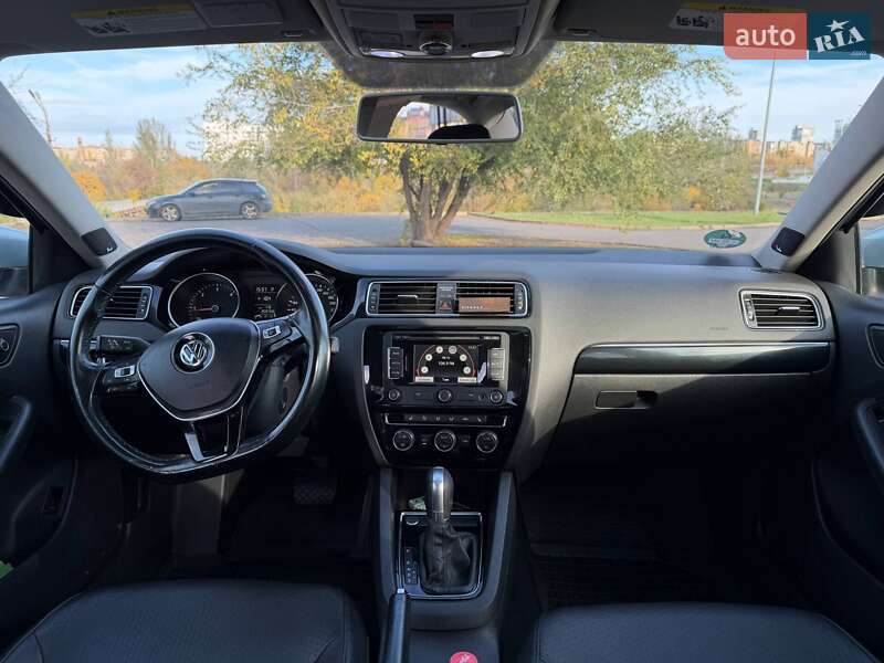 Седан Volkswagen Jetta 2015 в Кривом Роге