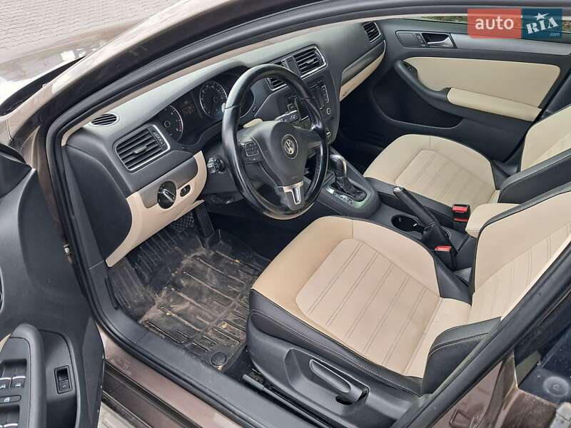 Седан Volkswagen Jetta 2012 в Днепре